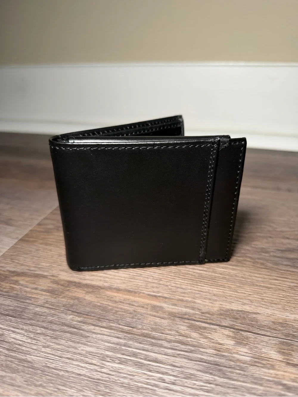Black Leather Bifold Men’s Wallet with ID Flap